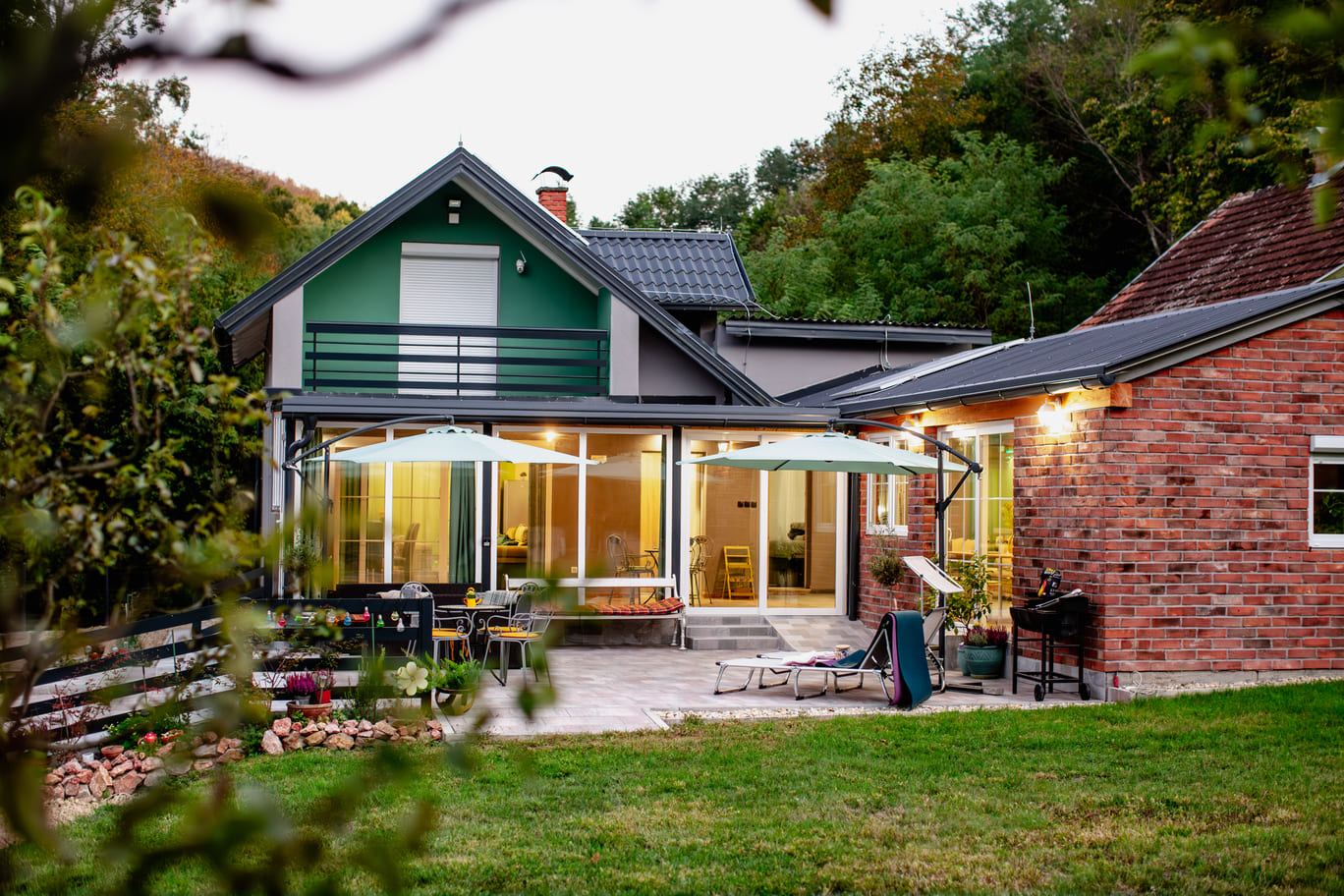 House sourrounded by nature with patio